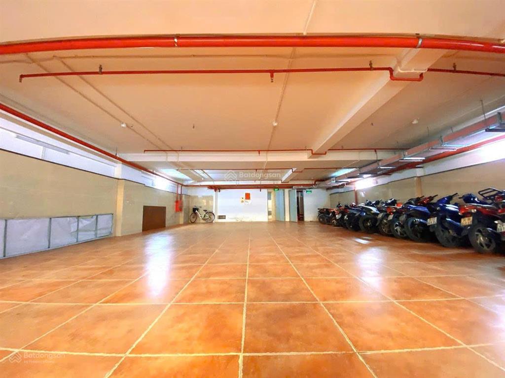 Siêu phẩm mặt phố . hoàng quốc việt . giá cực rẻ . toà nhà building 9 tầng 1 hầm . bán nhanh tết