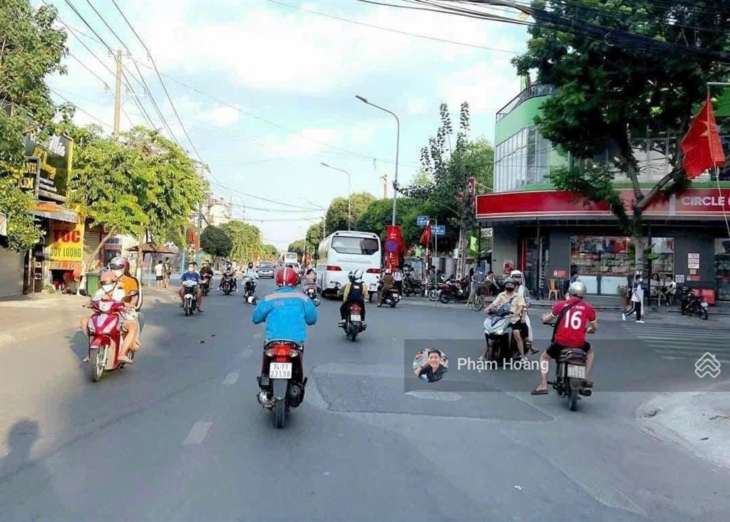 Bán mt phạm hữu lầu, p.dĩ an bình dương gần cổng chung cư bcon và cổng 3 trường học lớn giá rẻ
