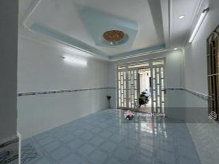 Bán nhà mặt tiền kinh doanh nhỏ lẻ, dt 68m2 ngang 4m gần các trường học tiện ích xung quanh đủ