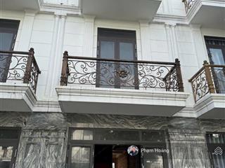 Bán căn nhà phố dĩ an tp hồ chí minh gần bigc dĩ an và chợ dĩ an dt 72m sổ riêng có hoàn công