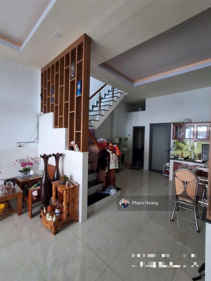 Chính chủ gửi bán căn nhà trệt lầu 3pn dt 100m2 cách chợ 100m gần đường lý thường kiệt dĩ an hcm