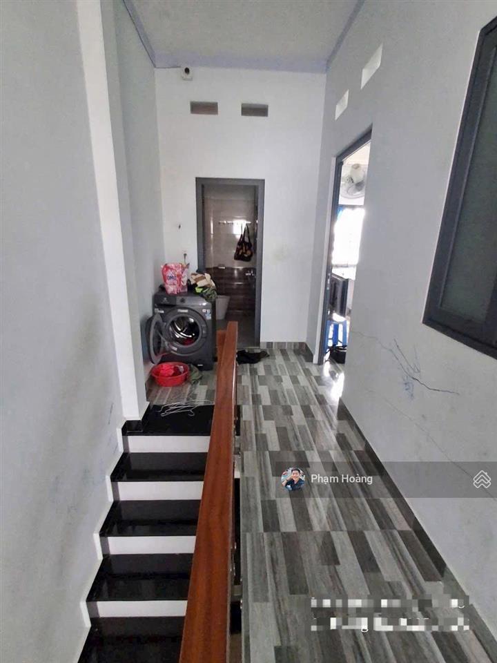 Chính chủ gửi bán căn nhà trệt lầu 3pn dt 100m2 cách chợ 100m gần đường lý thường kiệt dĩ an hcm