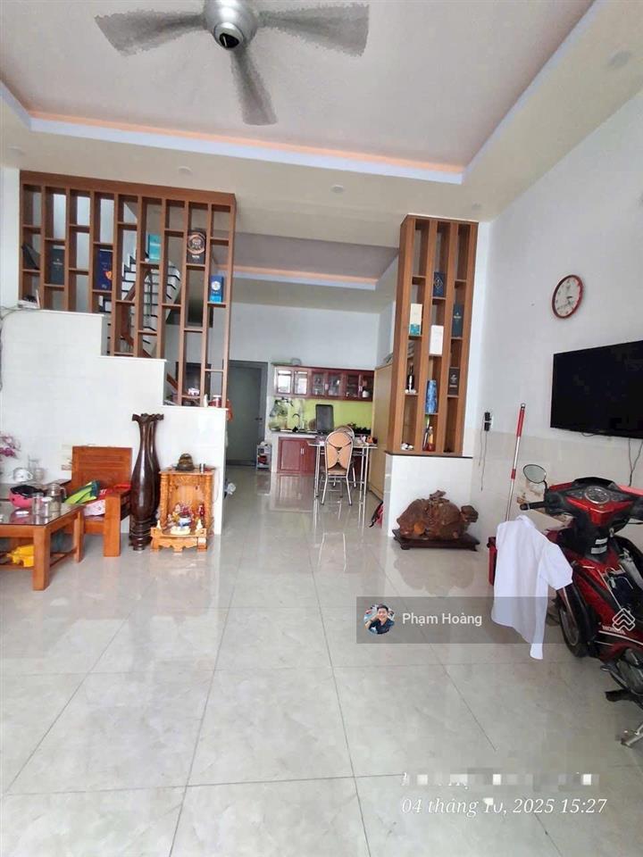 Chính chủ gửi bán căn nhà trệt lầu 3pn dt 100m2 cách chợ 100m gần đường lý thường kiệt dĩ an hcm