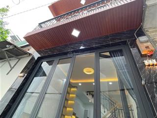 Bán nhà sát hẻm xe hơi  gần chợ  gần đại học tài chính  quận 7