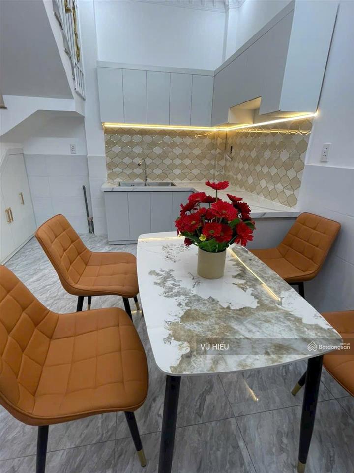 Bán nhà đẹp căn góc  5.5x10m  đường chuyên dùng 9  quận 7