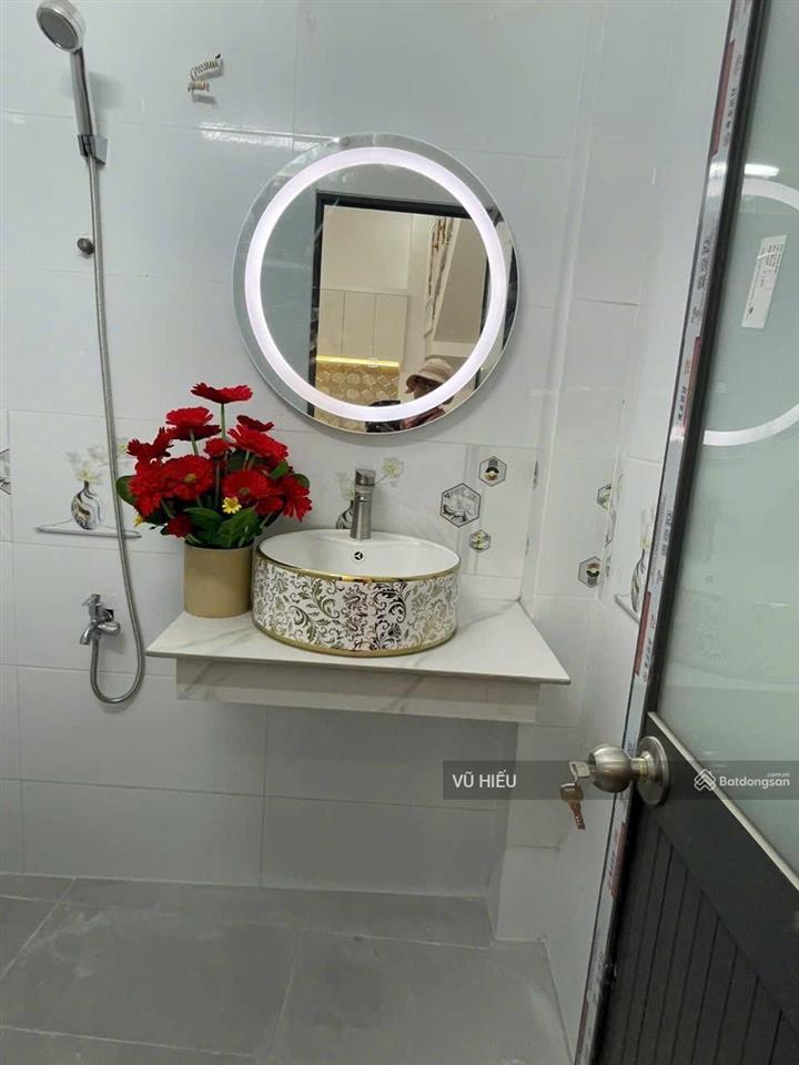 Bán nhà đẹp căn góc  5.5x10m  đường chuyên dùng 9  quận 7