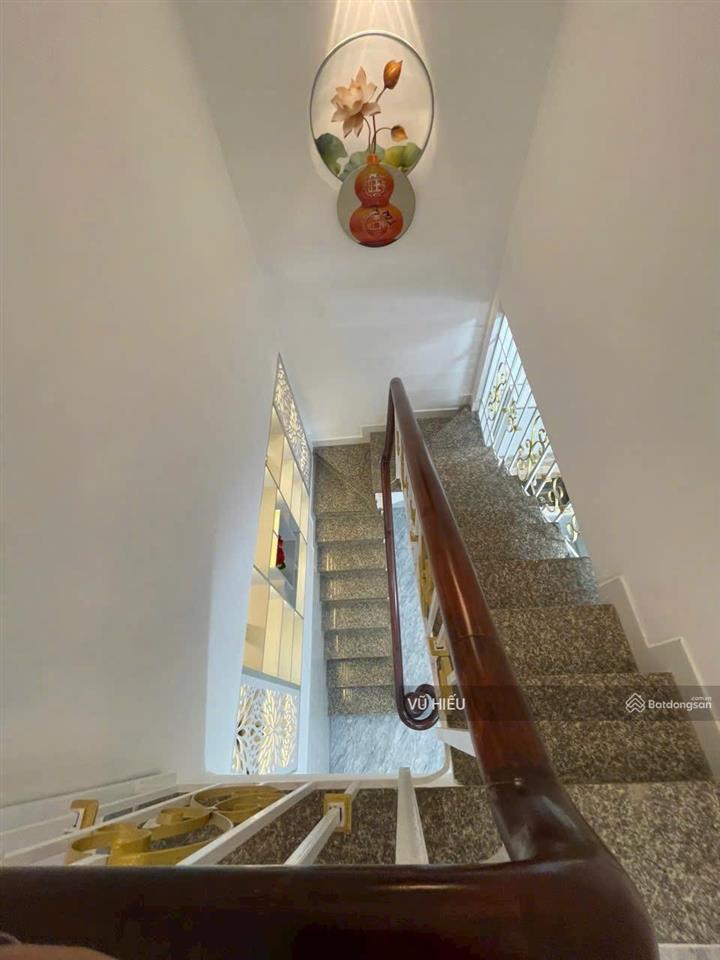 Bán nhà đẹp căn góc  5.5x10m  đường chuyên dùng 9  quận 7