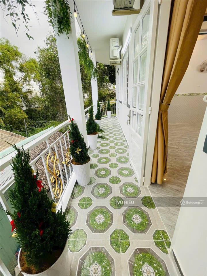 Bán nhà đẹp căn góc  5.5x10m  đường chuyên dùng 9  quận 7