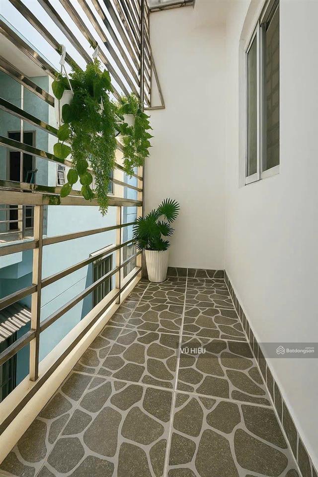 Bán nhà đẹp 2 lầu cách hẻm xe hơi chỉ vài bước chân  tt.nhà bè.