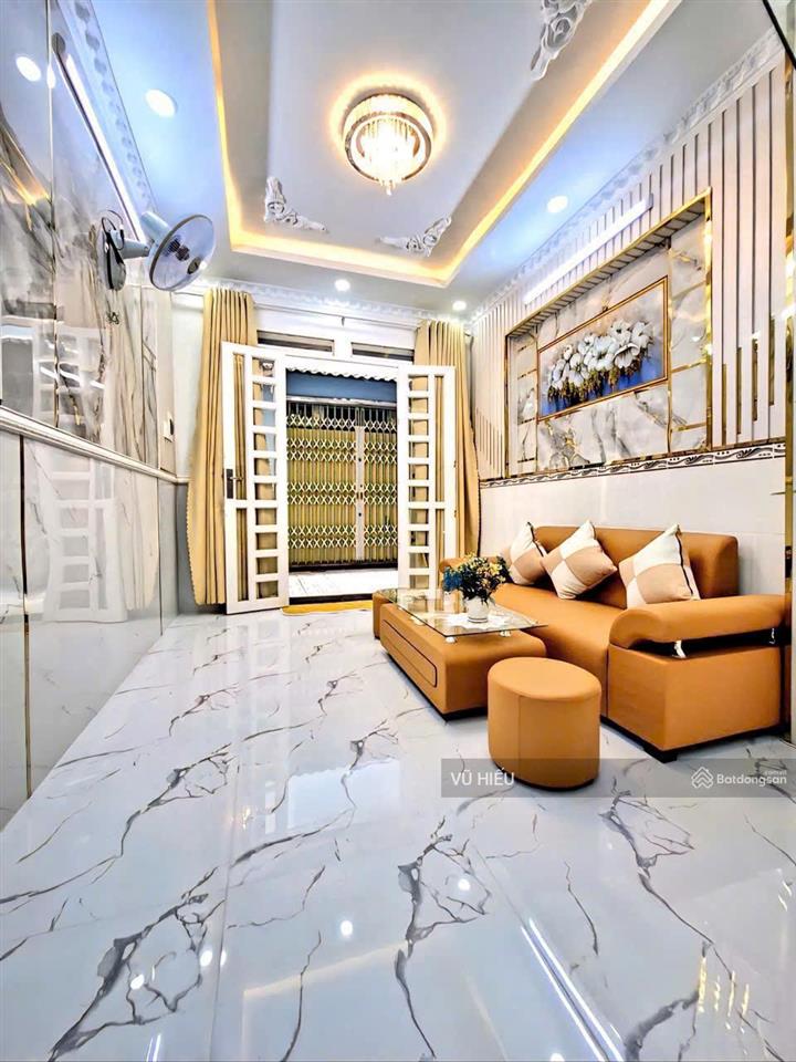 Bán nhà đẹp 2 lầu cách hẻm xe hơi chỉ vài bước chân  tt.nhà bè.