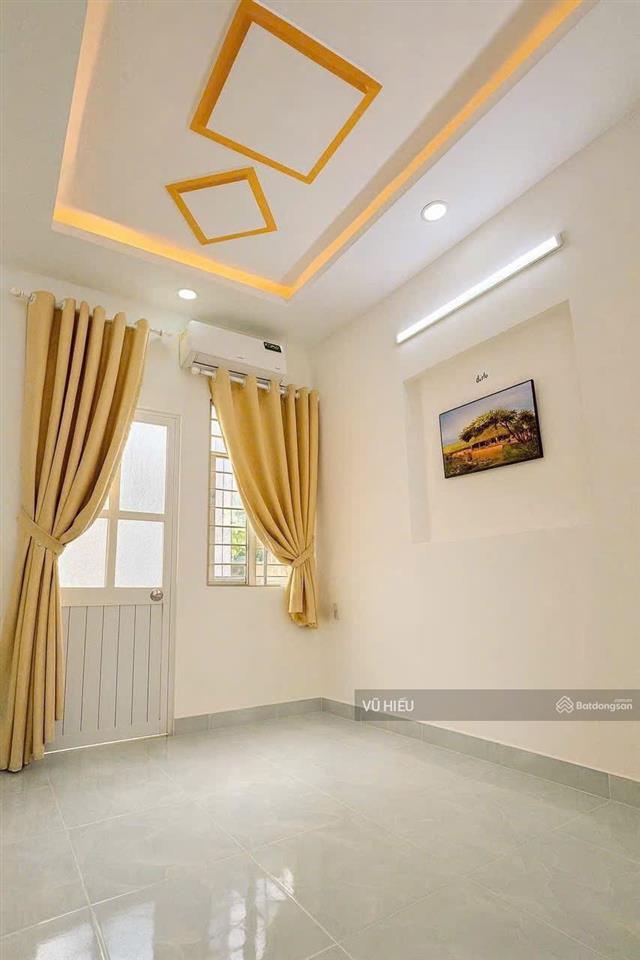 Bán nhà đẹp 2 lầu cách hẻm xe hơi chỉ vài bước chân  tt.nhà bè.