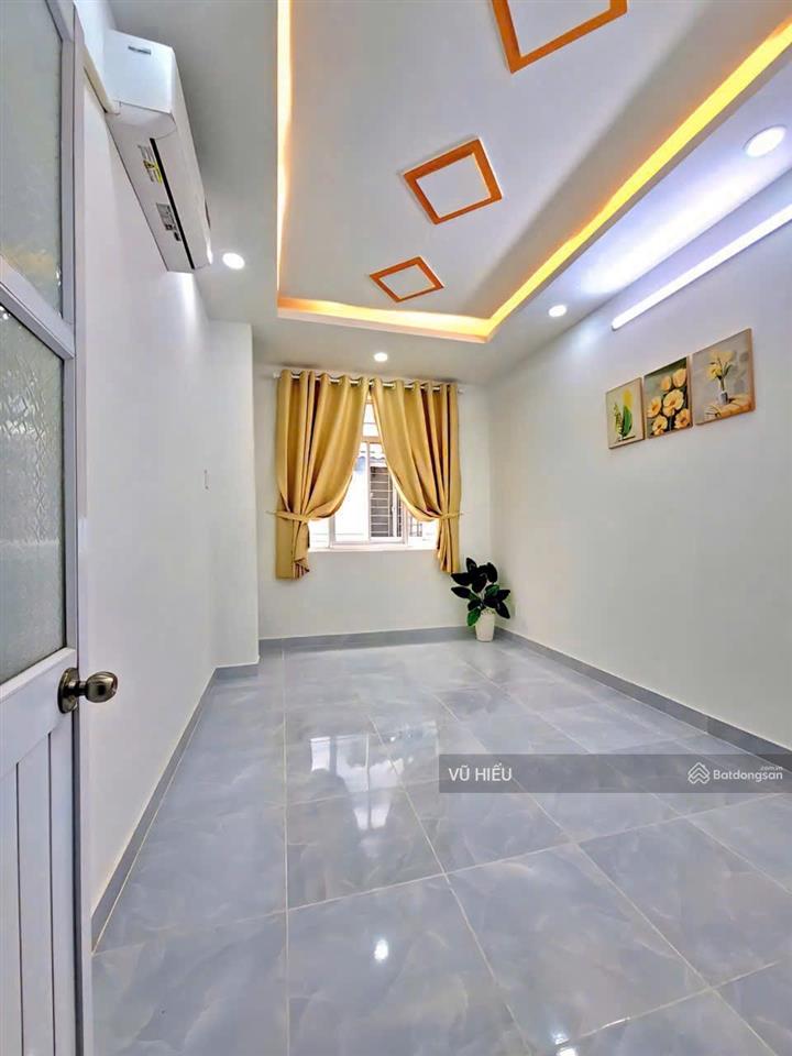 Bán nhà đẹp 2 lầu cách hẻm xe hơi chỉ vài bước chân  tt.nhà bè.