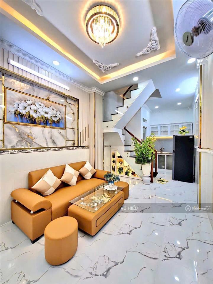 Bán nhà đẹp 2 lầu cách hẻm xe hơi chỉ vài bước chân  tt.nhà bè.