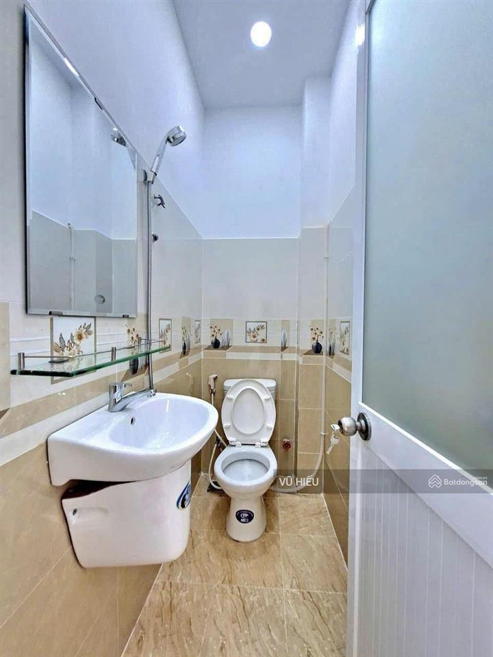 Bán nhà đẹp 2 lầu cách hẻm xe hơi chỉ vài bước chân  tt.nhà bè.