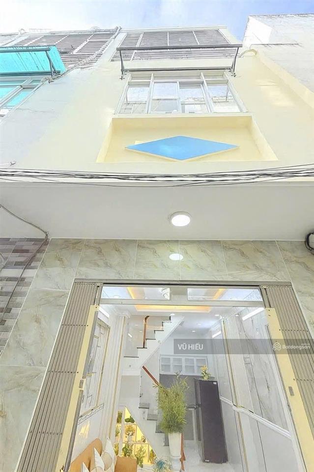 Bán nhà đẹp 2 lầu cách hẻm xe hơi chỉ vài bước chân  tt.nhà bè.