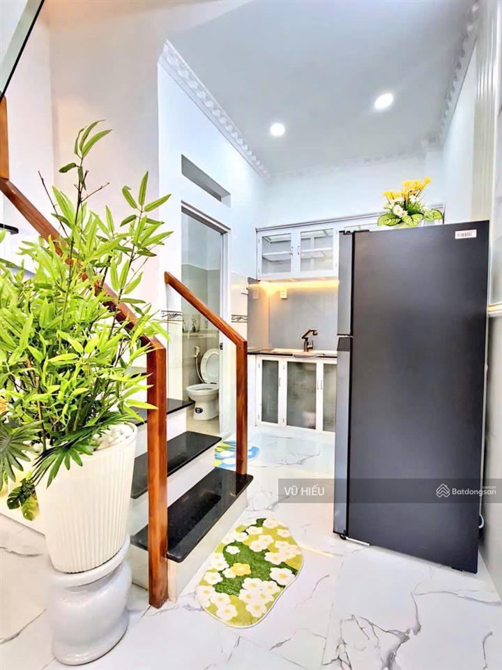 Bán nhà đẹp 2 lầu cách hẻm xe hơi chỉ vài bước chân  tt.nhà bè.