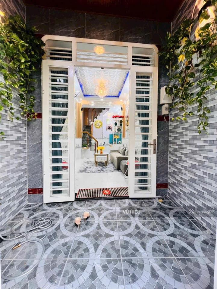 Bán nhà mặt tiền hẻm xe hơi  4 tầng  tt.nhà bè.