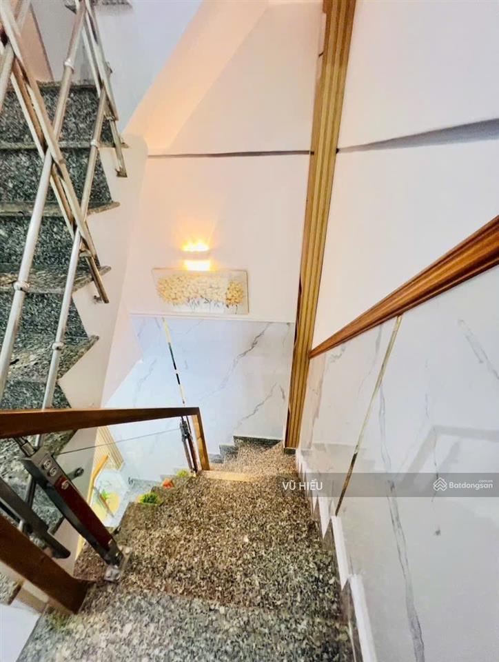 Bán nhà mặt tiền hẻm xe hơi  4 tầng  tt.nhà bè.