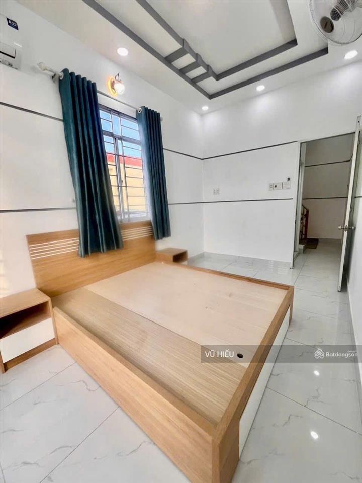 Bán nhà mặt tiền hẻm xe hơi  4 tầng  tt.nhà bè.