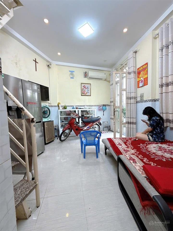 Bán nhà sổ hồng riêng  hẻm trước nhà 6m  cách đường trần xuân soạn 100m  quận 7