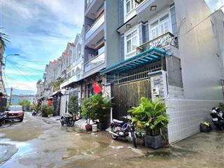 Bán nhà đẹp 2 lầu  4pn  cách hẻm xe hơi vài bước chân  tt.nhà bè