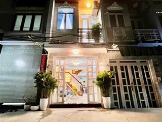 Bán nhà đẹp 2 lầu  4pn  hẻm xe hơi đến nơi  tt. nhà bè