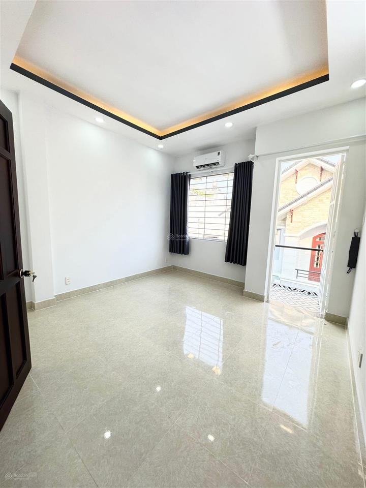 Bán nhà đẹp 2 lầu  xe hơi đậu ngay cửa  mặt tiền hẻm  tt. nhà bè