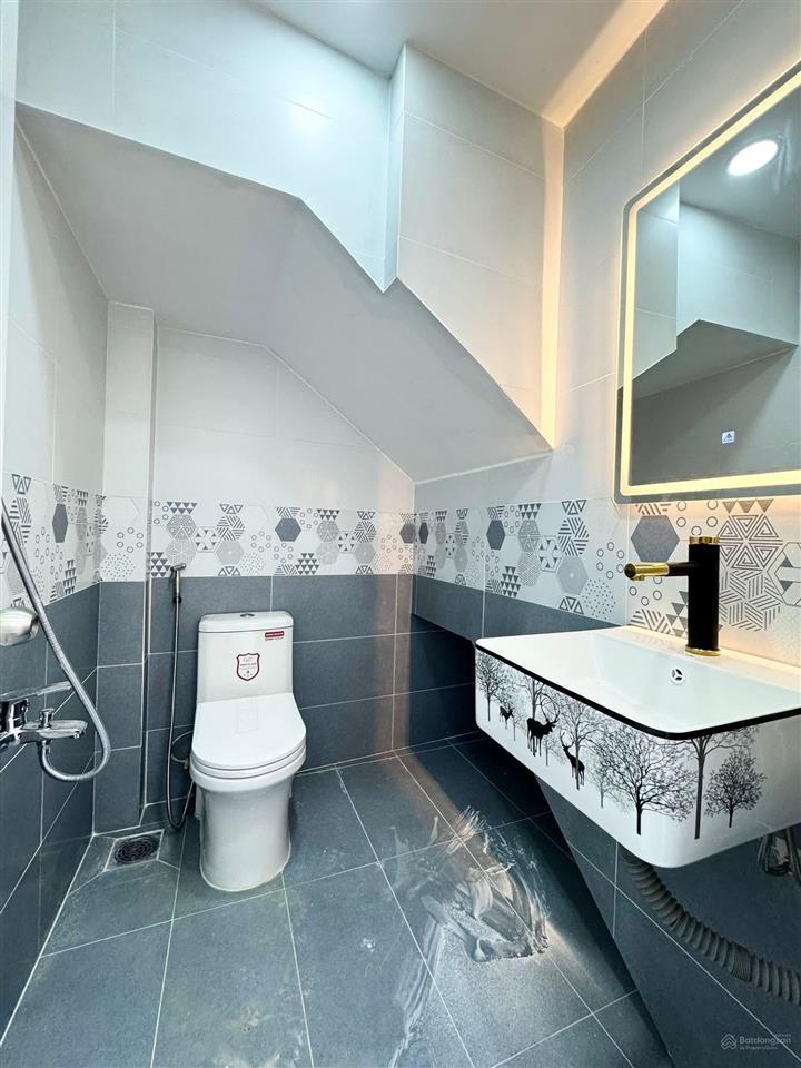 Bán nhà đẹp 2 lầu  xe hơi đậu ngay cửa  mặt tiền hẻm  tt. nhà bè