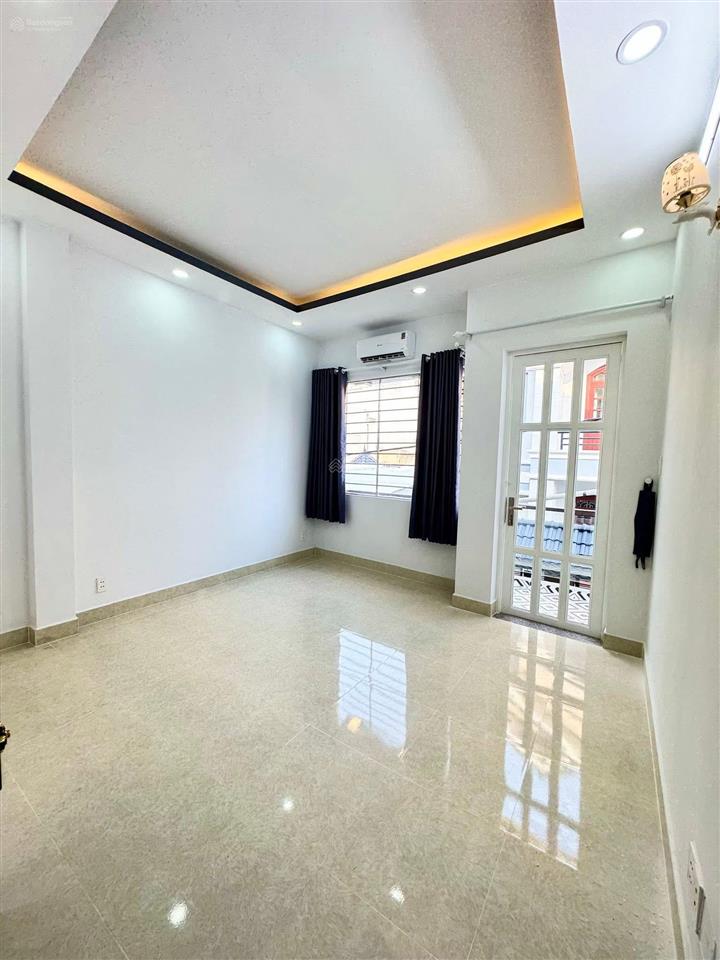 Bán nhà đẹp 2 lầu  xe hơi đậu ngay cửa  mặt tiền hẻm  tt. nhà bè