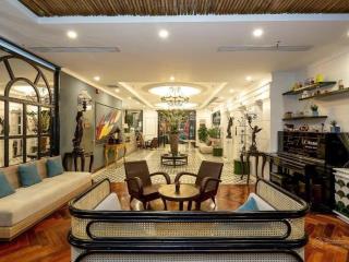 Chuyểnnhượng toà khách sạn 3*** vị trí đẹp khu phố tây, cạnh bãi tắm mỹ khê.
