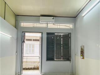 Cho thuê phòng lê văn sỹ, p.12, q.3  lầu 2  chung chủ, có ban công  hẻm xe hơi tránh nhau.
