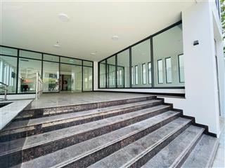 Cho thuê tòa nhà mặt tiền khu sân bay diênn tích 10x20m 1 hầm 5 lầu