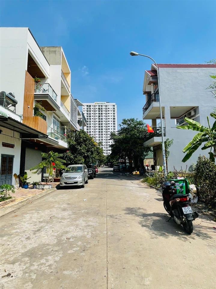 Đất trục chính kinh doanh n2 vincom tp dĩ an