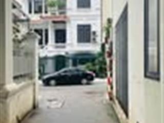 Bán nhà xuân đỉnh 38m, 5 tầng lô góc , ô tô đỗ cửa , 5m ô tô quay đầu , gần phố cách 50m