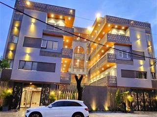 Bán tòa apartment khách sạn kiểu boutique mới đẹp vừa gần biển vừa gần núi không khí mát mẻ