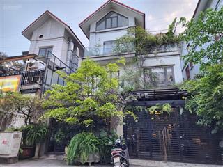 Biệt thự vip  thành phố giao lưu  diện tích 208m  xây dựng 4 tầng  mặt tiền 11m nội thất xịn