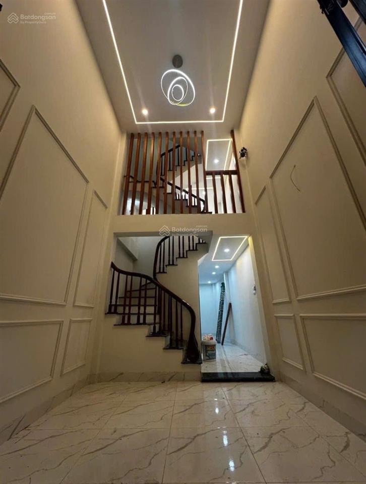 Ngã tư nhổn gần kđt kim chung. nhả xây độc lập mới tinh 5tầng vô cùng chắc chắn 30m ra ôtô tránh