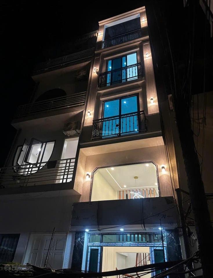 Ngã tư nhổn gần kđt kim chung. nhả xây độc lập mới tinh 5tầng vô cùng chắc chắn 30m ra ôtô tránh