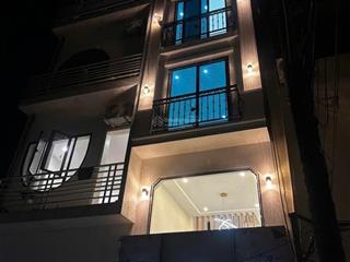 Ngã tư nhổn gần kđt kim chung. nhả xây độc lập mới tinh 5tầng vô cùng chắc chắn 30m ra ôtô tránh