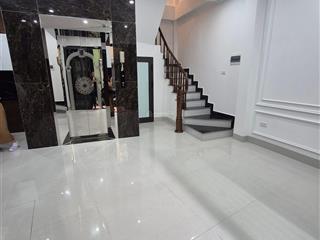 Siêu phẩm ! phố cát linh, ngõ thông , thang máy , cách ô tô 20m , nhà dân xây chắc chắc 45m 6 t