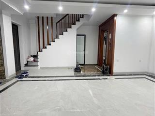 Siêu phẩm! phố cát linh, ngõ thông, thang máy, cách ô tô 20m, nhà dân xây chắc chắn 38m2 6t