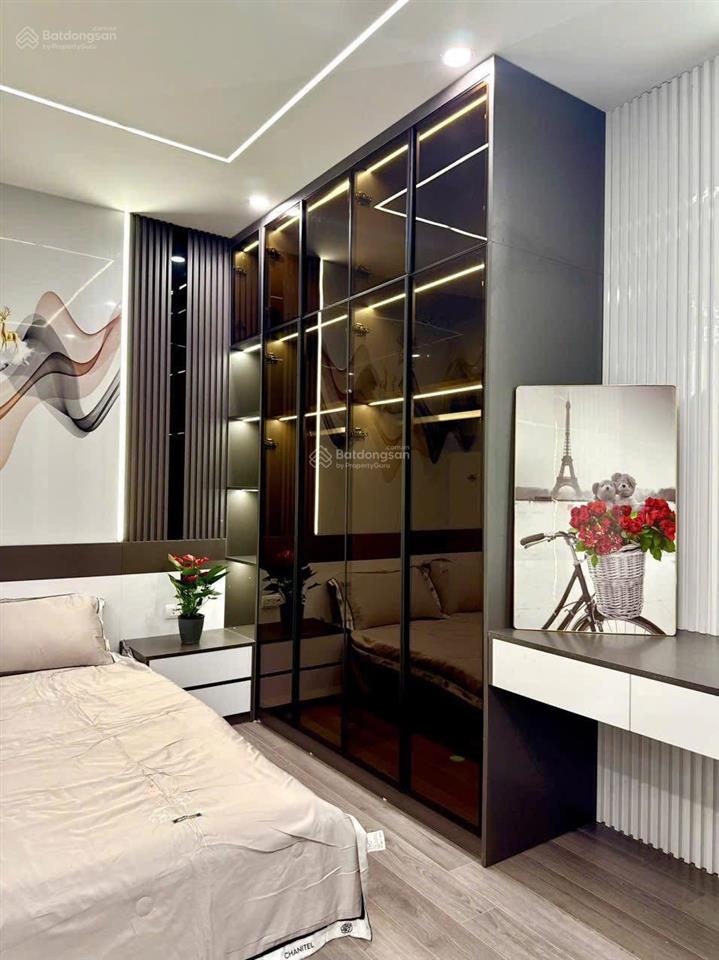 Bấn gấp, nhà mặt ngõ tôn đức thắng,30m oto đỗ, trước nhà 3gac quay, nhà đẹp, ở ngay 42m5t