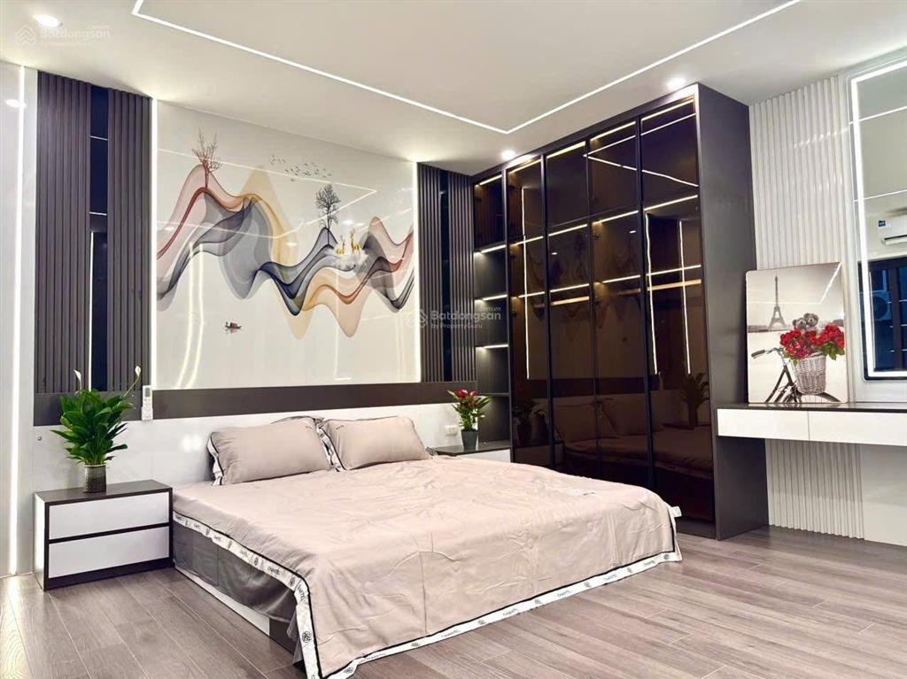 Bấn gấp, nhà mặt ngõ tôn đức thắng,30m oto đỗ, trước nhà 3gac quay, nhà đẹp, ở ngay 42m5t