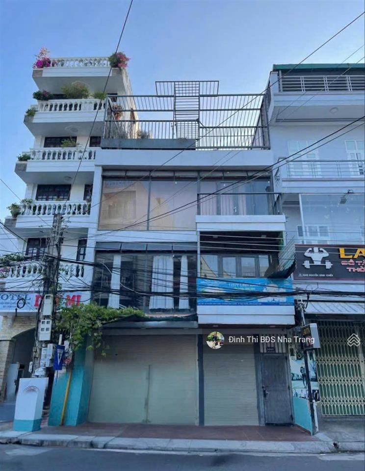 Bán nhà 4 tầng ngang 7m mặt tiền đường lớn gần trường đại học nhà trang