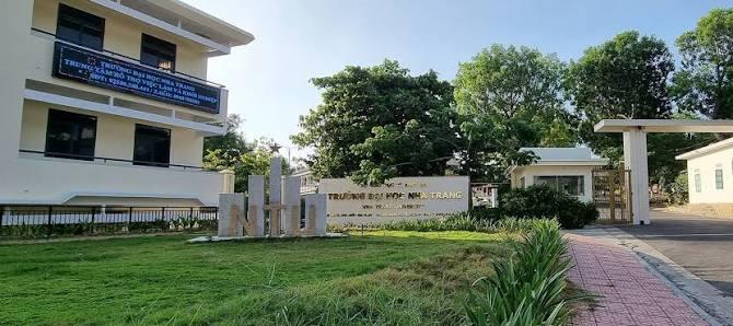 Bán nhà 4 tầng ngang 7m mặt tiền đường lớn gần trường đại học nhà trang