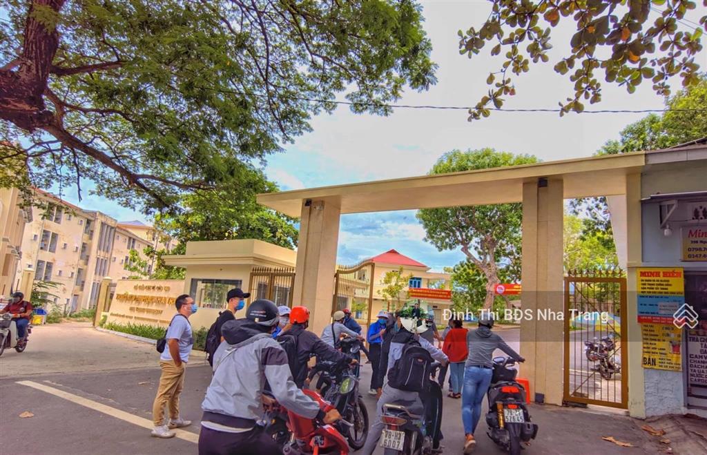 Bán nhà 4 tầng ngang 7m mặt tiền đường lớn gần trường đại học nhà trang