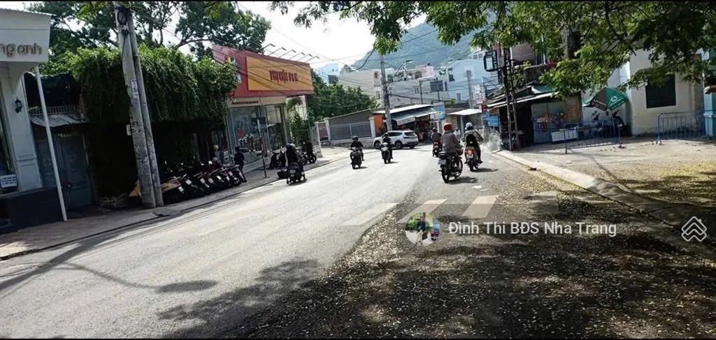 Bán nhà 4 tầng ngang 7m mặt tiền đường lớn gần trường đại học nhà trang