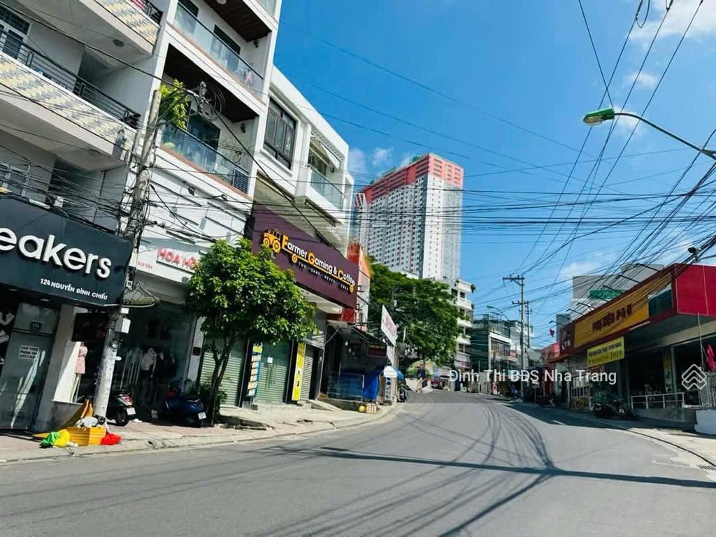 Bán nhà 4 tầng ngang 7m mặt tiền đường lớn gần trường đại học nhà trang