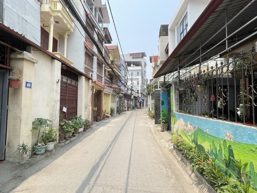 Thạch bàn bán đất tặng nhà dòng tiền 10tr/tháng ngõ thông ô tô, 65m x mt 6m hơn 9 tỷ