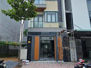 6,2tỷ tl
bán nhà hoàn công 1 trệt 3 lầu, ngang 5m kdc phú hồng thịnh, p.bình an, tp.dĩ an